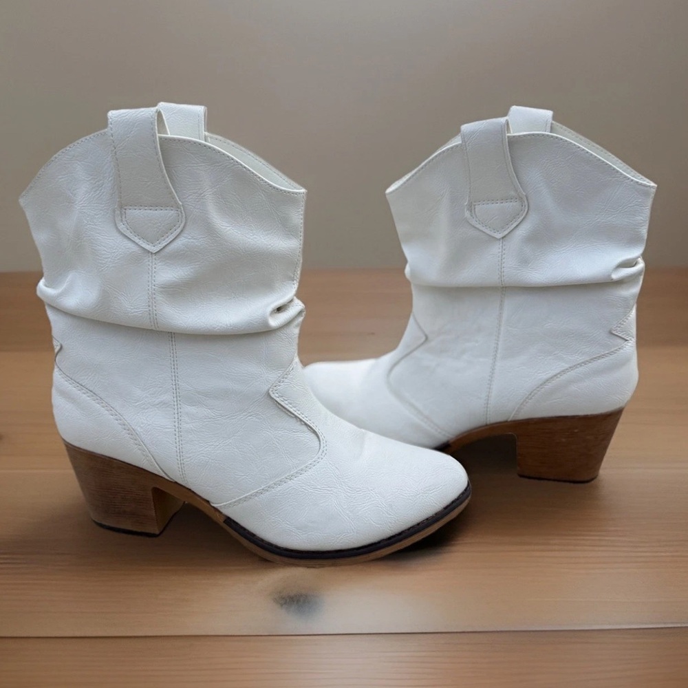 Charles Albert Slouch Ankle Boots Womens 10M White Vegan Leather
